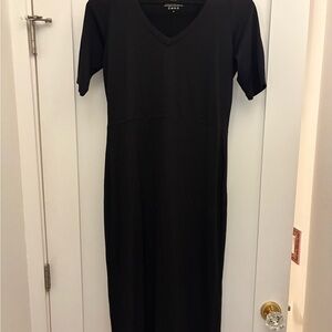 Wool& London fitted dress in black